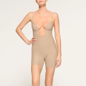 SKIMS Deep Plunge Shapewear - Mid Thigh Bodysuit